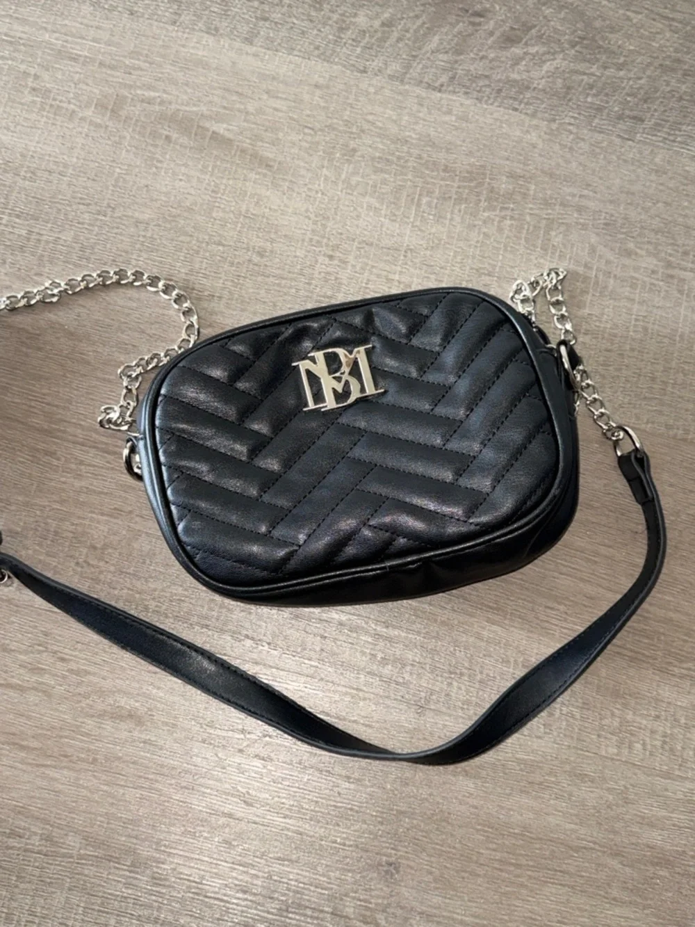 Badgley Mischka Black Quilted Chevron Camera Bag